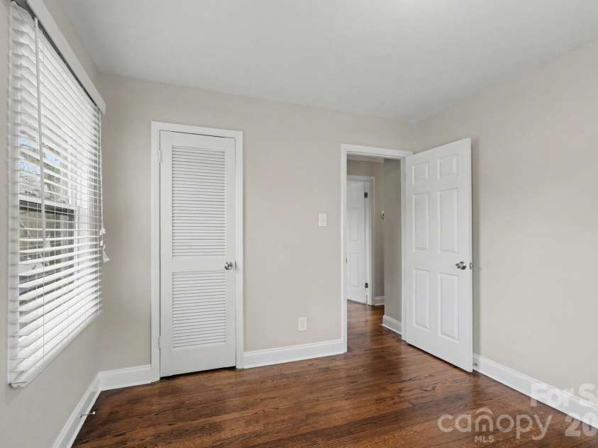 5416 Grafton Drive, Charlotte, NC 28215.  MLS# CAR4351912, YatesRealty ID 5602. 