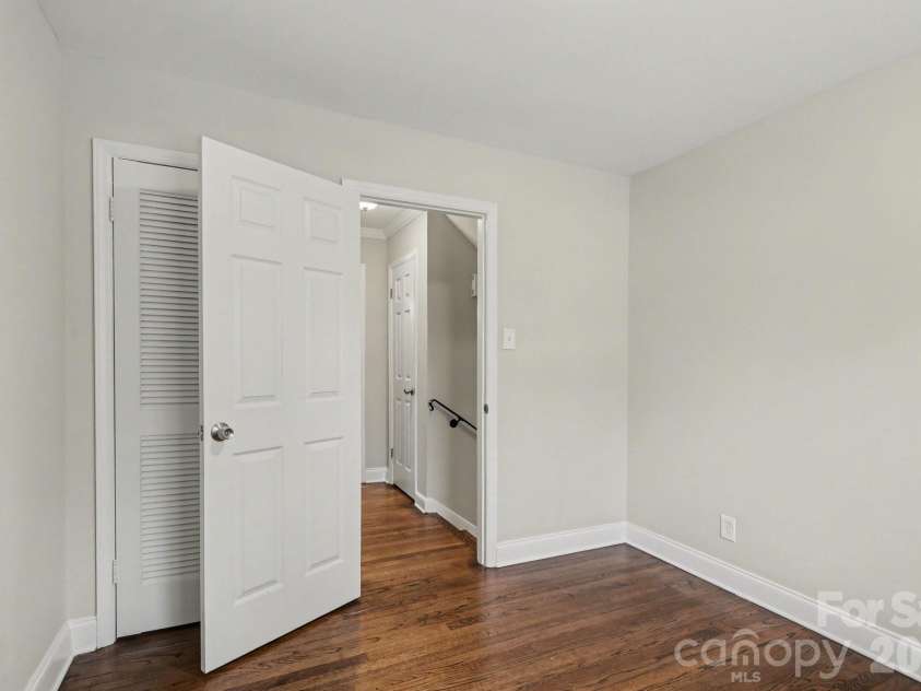 5416 Grafton Drive, Charlotte, NC 28215.  MLS# CAR4351912, YatesRealty ID 5602. 