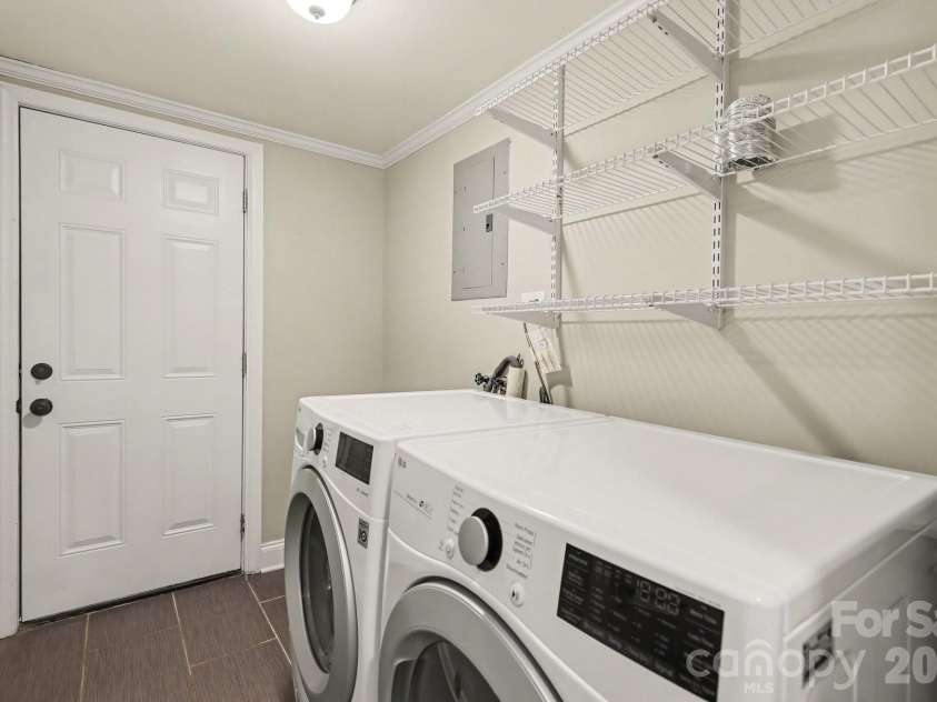 5416 Grafton Drive, Charlotte, NC 28215.  MLS# CAR4351912, YatesRealty ID 5602. 