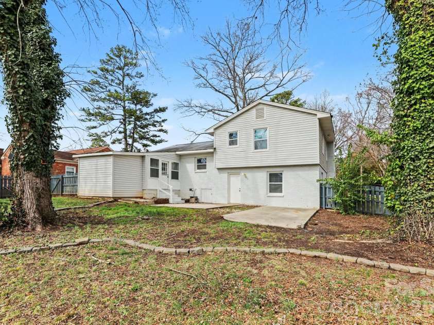 5416 Grafton Drive, Charlotte, NC 28215.  MLS# CAR4351912, YatesRealty ID 5602. 