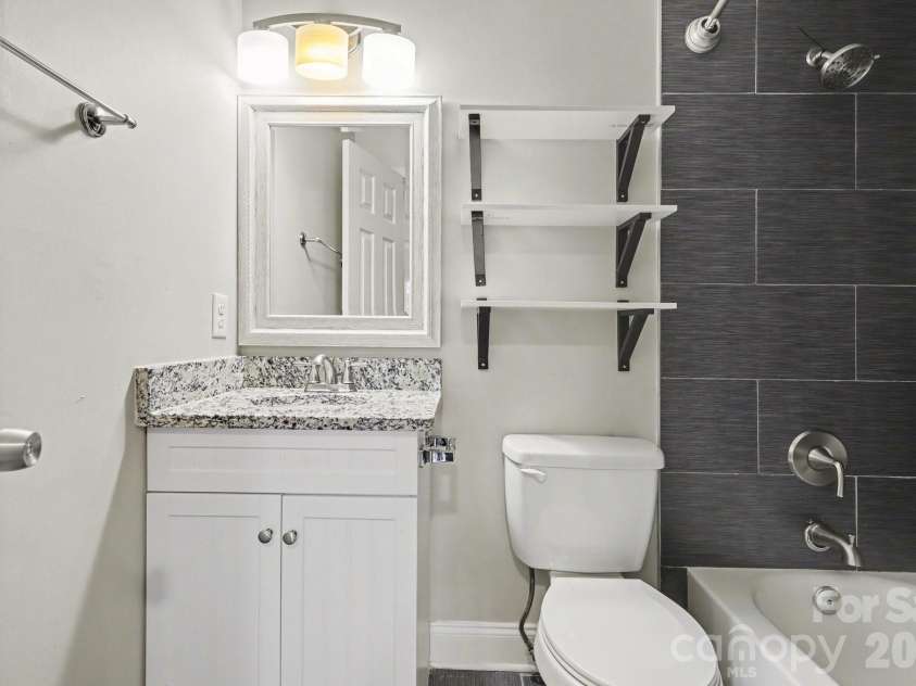 5416 Grafton Drive, Charlotte, NC 28215.  MLS# CAR4351912, YatesRealty ID 5602. Bathroom 2