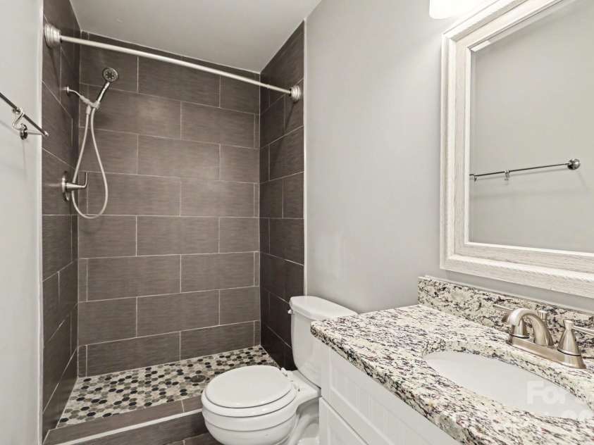 5416 Grafton Drive, Charlotte, NC 28215.  MLS# CAR4351912, YatesRealty ID 5602. Bathroom 3