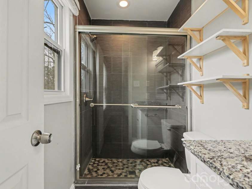 5416 Grafton Drive, Charlotte, NC 28215.  MLS# CAR4351912, YatesRealty ID 5602. Primary Bath
