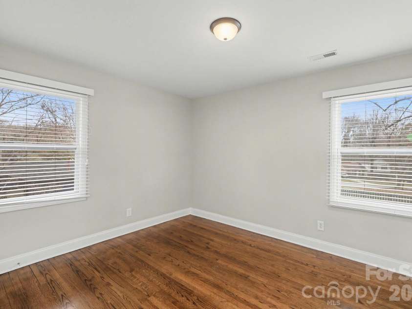 5416 Grafton Drive, Charlotte, NC 28215.  MLS# CAR4351912, YatesRealty ID 5602. Primary Suite