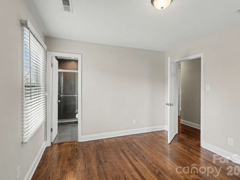 5416 Grafton Drive, Charlotte, NC 28215.  MLS# CAR4351912, YatesRealty ID 5602. Primary Suite