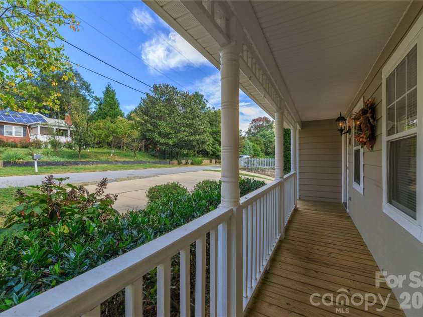 17 Sheridan Road, Asheville, NC 28803.  MLS# CAR4432121, YatesRealty ID 56021. 