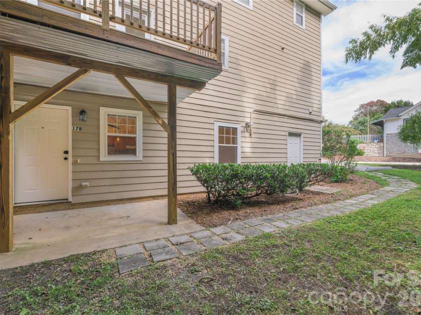 17 Sheridan Road, Asheville, NC 28803.  MLS# CAR4432121, YatesRealty ID 56021. 