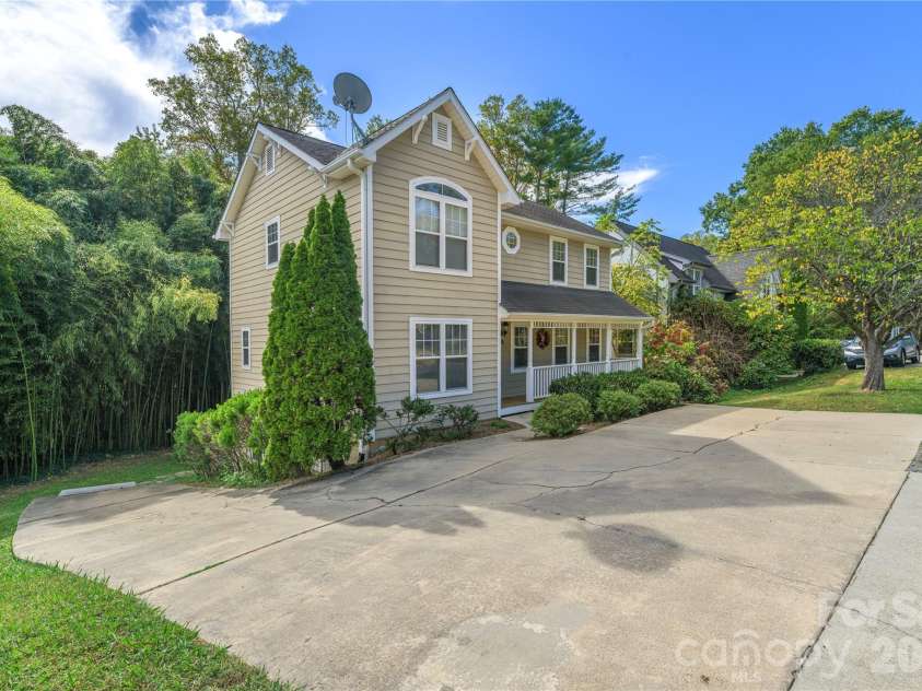 17 Sheridan Road, Asheville, NC 28803.  MLS# CAR4432121, YatesRealty ID 56021. 