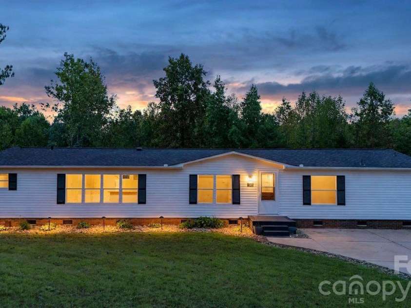 140 Ridge Creek Drive, Troutman, NC 28166.  MLS# CAR4426047, YatesRealty ID 56022. 