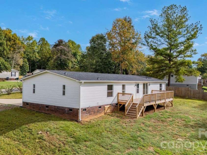 140 Ridge Creek Drive, Troutman, NC 28166.  MLS# CAR4426047, YatesRealty ID 56022. 