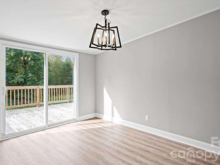 140 Ridge Creek Drive, Troutman, NC 28166.  MLS# CAR4426047, YatesRealty ID 56022. Dining area