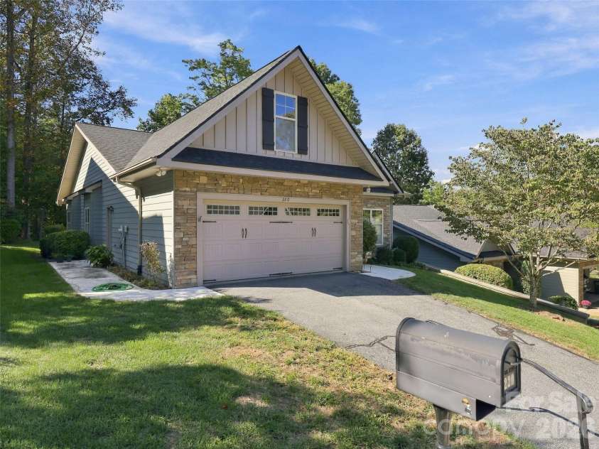 220 Waterside Drive, Hendersonville, NC 28791.  MLS# CAR4430320, YatesRealty ID 56028. 