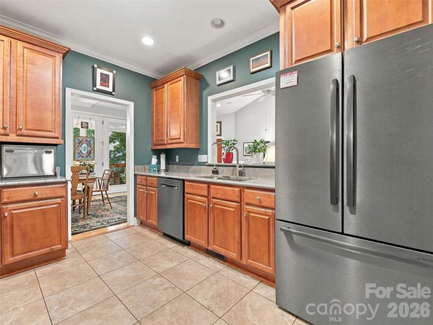 220 Waterside Drive, Hendersonville, NC 28791.  MLS# CAR4430320, YatesRealty ID 56028. 