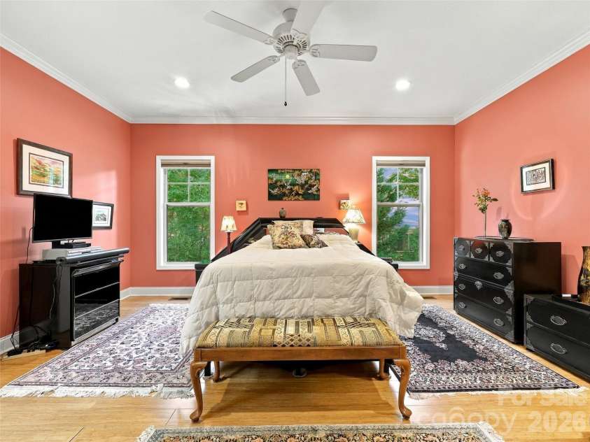 220 Waterside Drive, Hendersonville, NC 28791.  MLS# CAR4430320, YatesRealty ID 56028. 