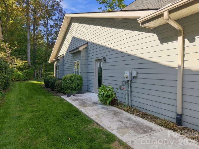 220 Waterside Drive, Hendersonville, NC 28791.  MLS# CAR4430320, YatesRealty ID 56028. 