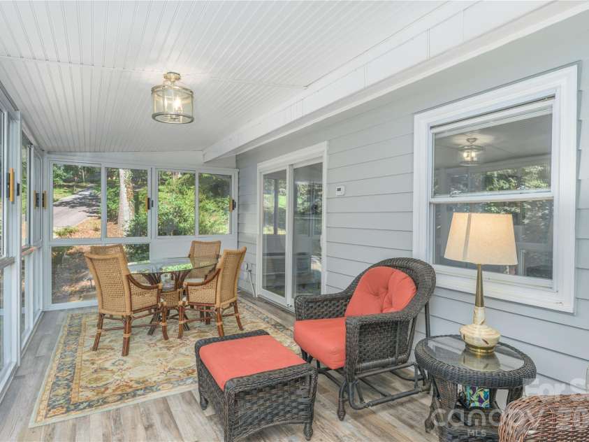 19 Springwood Drive, Asheville, NC 28805.  MLS# CAR4430580, YatesRealty ID 56029. 
