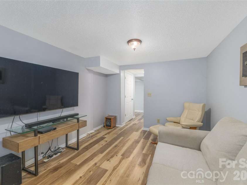 19 Springwood Drive, Asheville, NC 28805.  MLS# CAR4430580, YatesRealty ID 56029. 