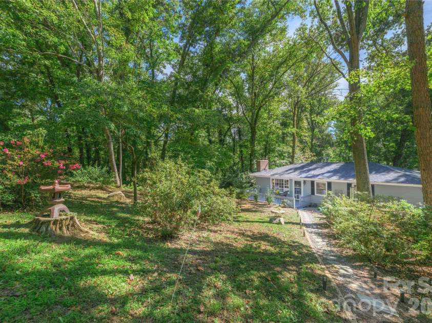 19 Springwood Drive, Asheville, NC 28805.  MLS# CAR4430580, YatesRealty ID 56029. 