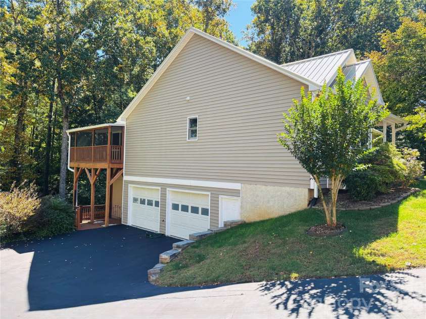 2 Maybury Place, Arden, NC 28704.  MLS# CAR4430417, YatesRealty ID 56031. 