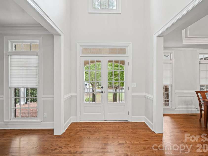 15025 Jockeys Ridge Drive, Charlotte, NC 28277.  MLS# CAR4429098, YatesRealty ID 56032. Foyer