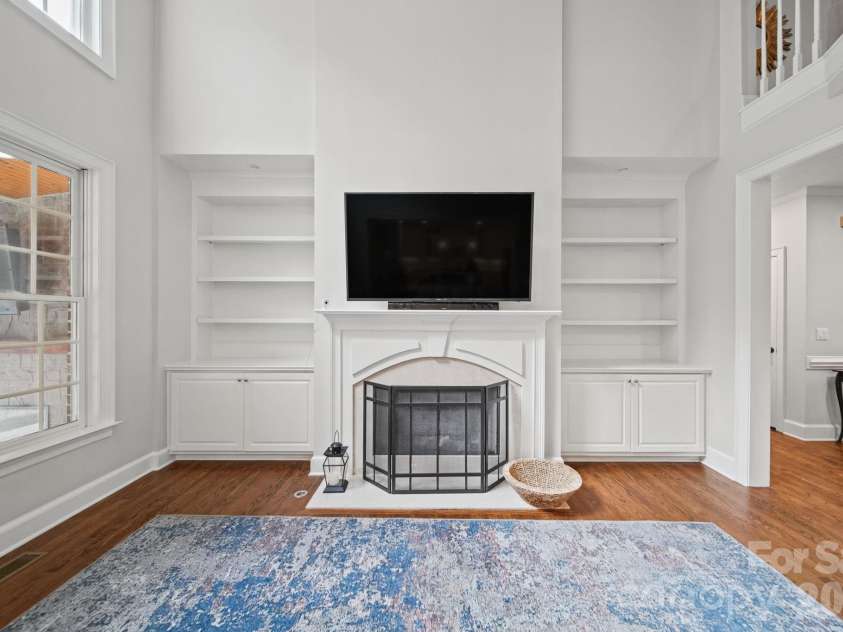 15025 Jockeys Ridge Drive, Charlotte, NC 28277.  MLS# CAR4429098, YatesRealty ID 56032. Great Room with Built-ins