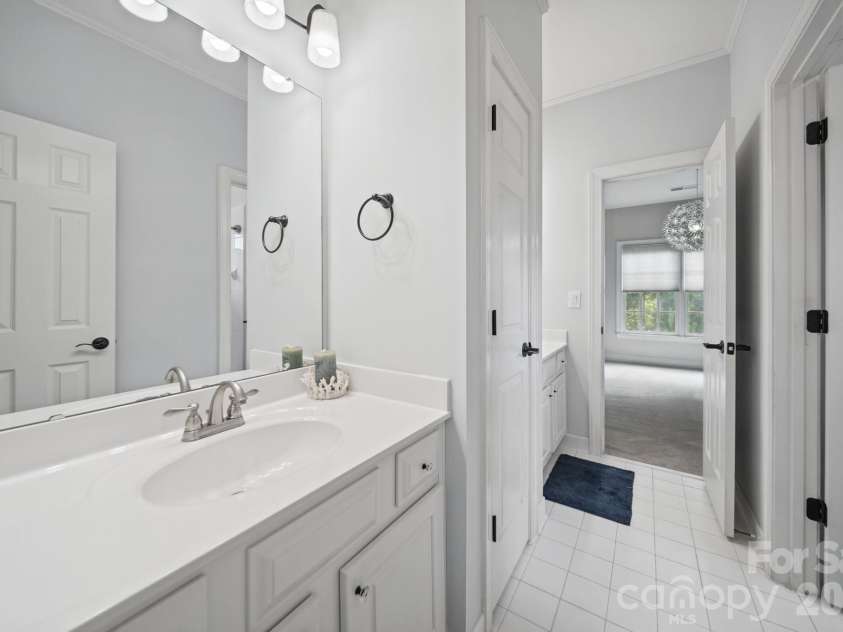 15025 Jockeys Ridge Drive, Charlotte, NC 28277.  MLS# CAR4429098, YatesRealty ID 56032. Jack and Jill Bathroom