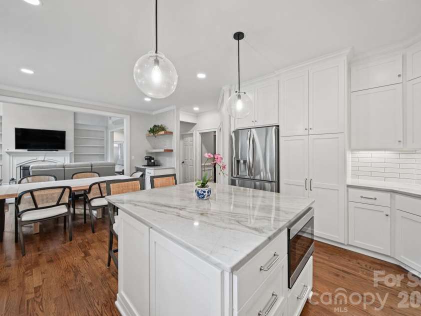 15025 Jockeys Ridge Drive, Charlotte, NC 28277.  MLS# CAR4429098, YatesRealty ID 56032. Kitchen - Looking towards Breakfast Area and Great Room