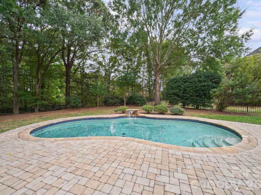 15025 Jockeys Ridge Drive, Charlotte, NC 28277.  MLS# CAR4429098, YatesRealty ID 56032. Pool