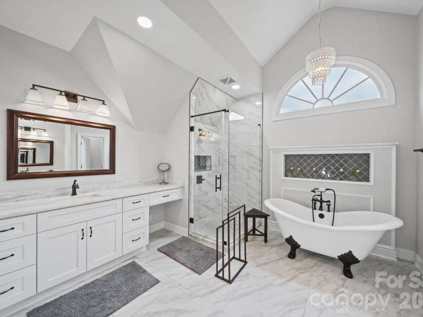 15025 Jockeys Ridge Drive, Charlotte, NC 28277.  MLS# CAR4429098, YatesRealty ID 56032. Primary Bathroom