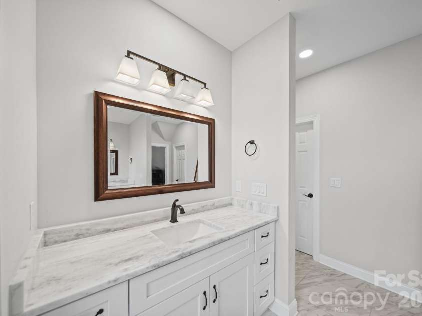 15025 Jockeys Ridge Drive, Charlotte, NC 28277.  MLS# CAR4429098, YatesRealty ID 56032. Primary Bathroom