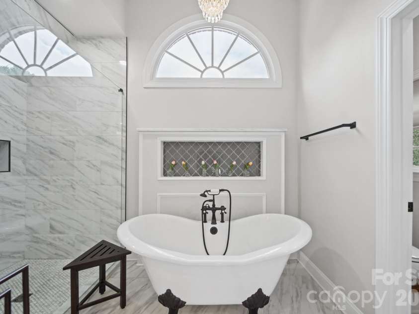 15025 Jockeys Ridge Drive, Charlotte, NC 28277.  MLS# CAR4429098, YatesRealty ID 56032. Primary Bathroom