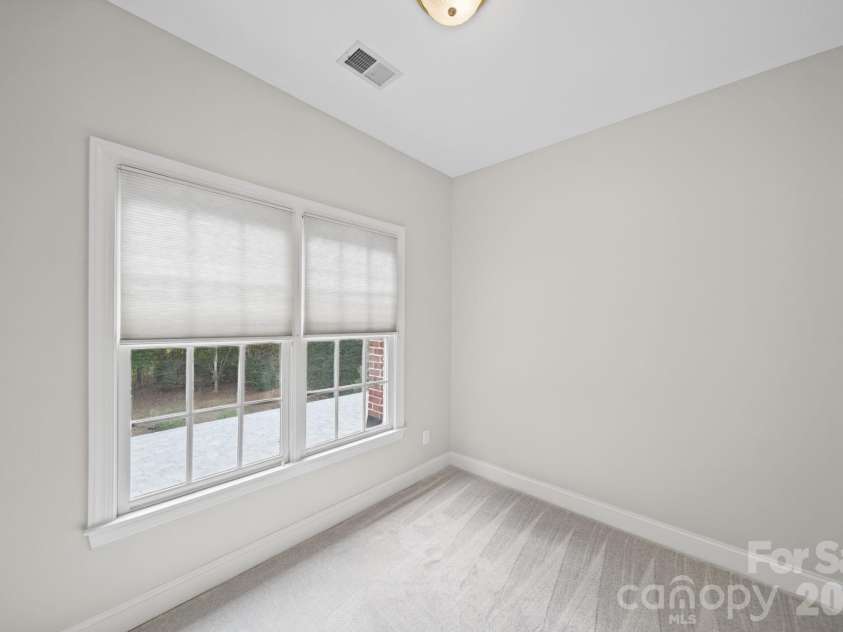 15025 Jockeys Ridge Drive, Charlotte, NC 28277.  MLS# CAR4429098, YatesRealty ID 56032. Sitting Area off Primary