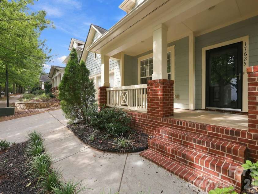 17625 Harbor Walk Drive, Cornelius, NC 28031.  MLS# CAR4430136, YatesRealty ID 56037. 