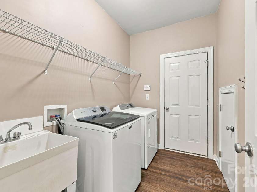 17625 Harbor Walk Drive, Cornelius, NC 28031.  MLS# CAR4430136, YatesRealty ID 56037. 