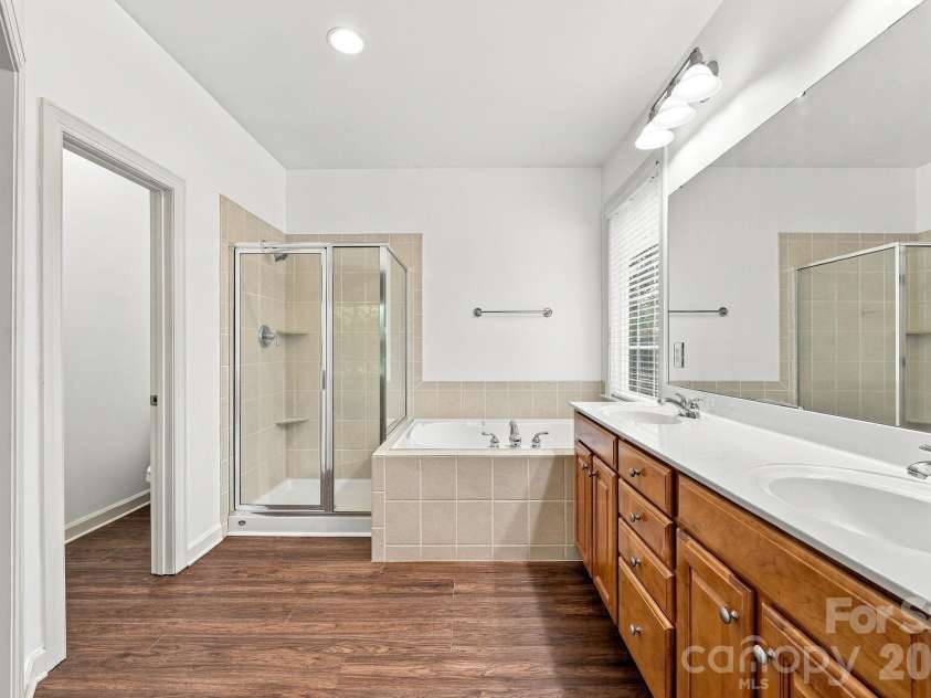 17625 Harbor Walk Drive, Cornelius, NC 28031.  MLS# CAR4430136, YatesRealty ID 56037. 