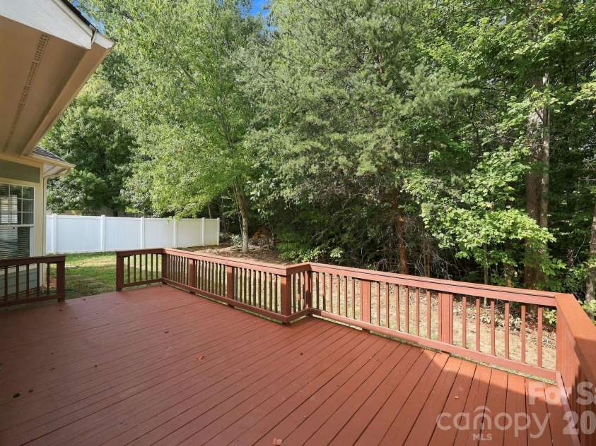 17625 Harbor Walk Drive, Cornelius, NC 28031.  MLS# CAR4430136, YatesRealty ID 56037. 
