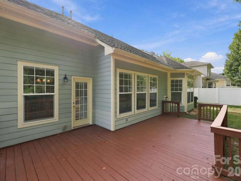 17625 Harbor Walk Drive, Cornelius, NC 28031.  MLS# CAR4430136, YatesRealty ID 56037. 