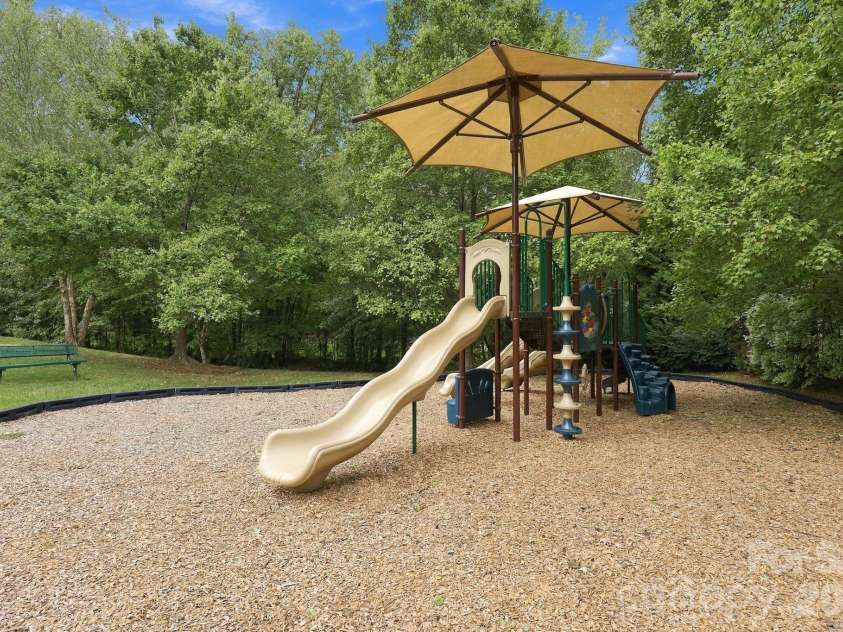17625 Harbor Walk Drive, Cornelius, NC 28031.  MLS# CAR4430136, YatesRealty ID 56037. 