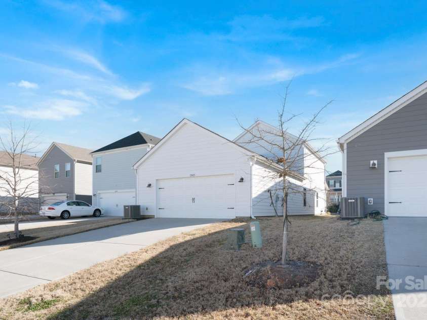 12425 Larue Lane, Huntersville, NC 28078.  MLS# CAR4231476, YatesRealty ID 5604. 2-car attached garage