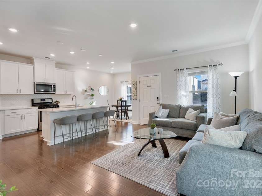 12425 Larue Lane, Huntersville, NC 28078.  MLS# CAR4231476, YatesRealty ID 5604. Bright and open floorpan with tons of natural light
