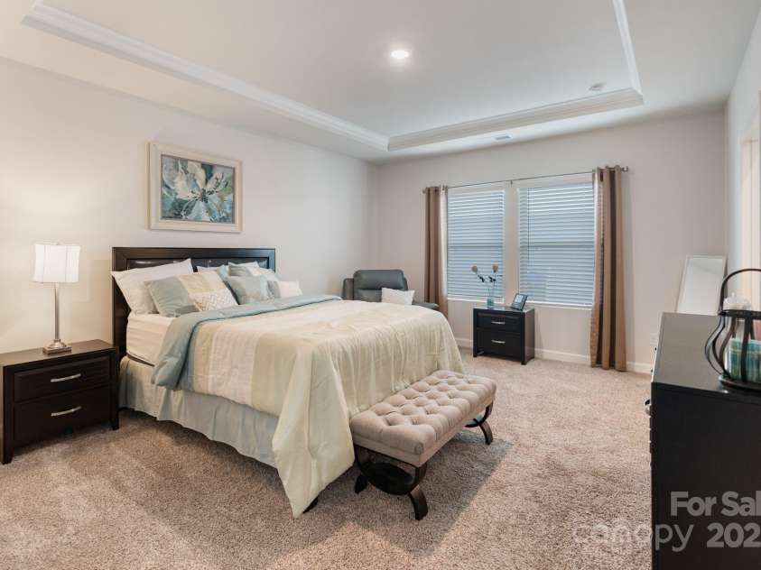 12425 Larue Lane, Huntersville, NC 28078.  MLS# CAR4231476, YatesRealty ID 5604. Convenient main-level primary suite with tray ceiling and spacious bathroom