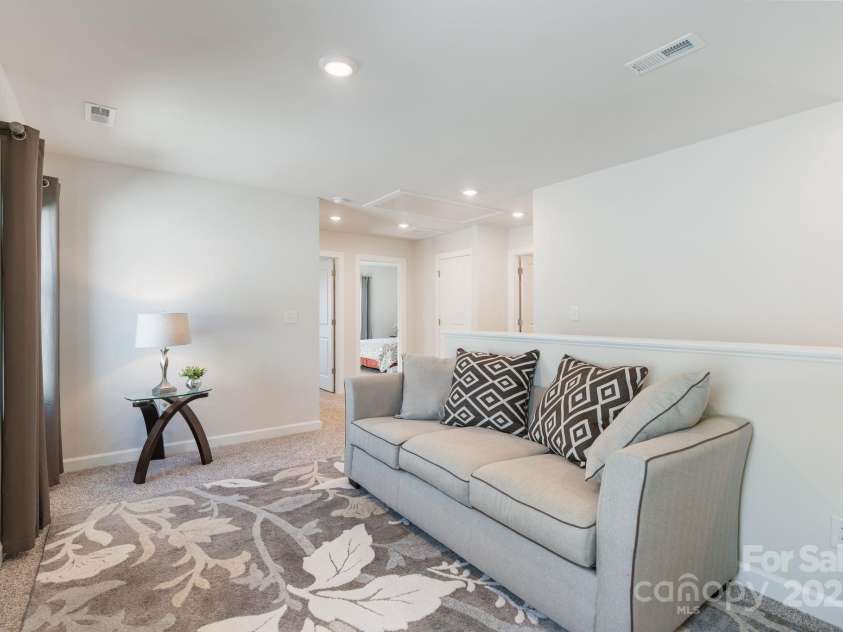 12425 Larue Lane, Huntersville, NC 28078.  MLS# CAR4231476, YatesRealty ID 5604. The extra space has endless possibilities.