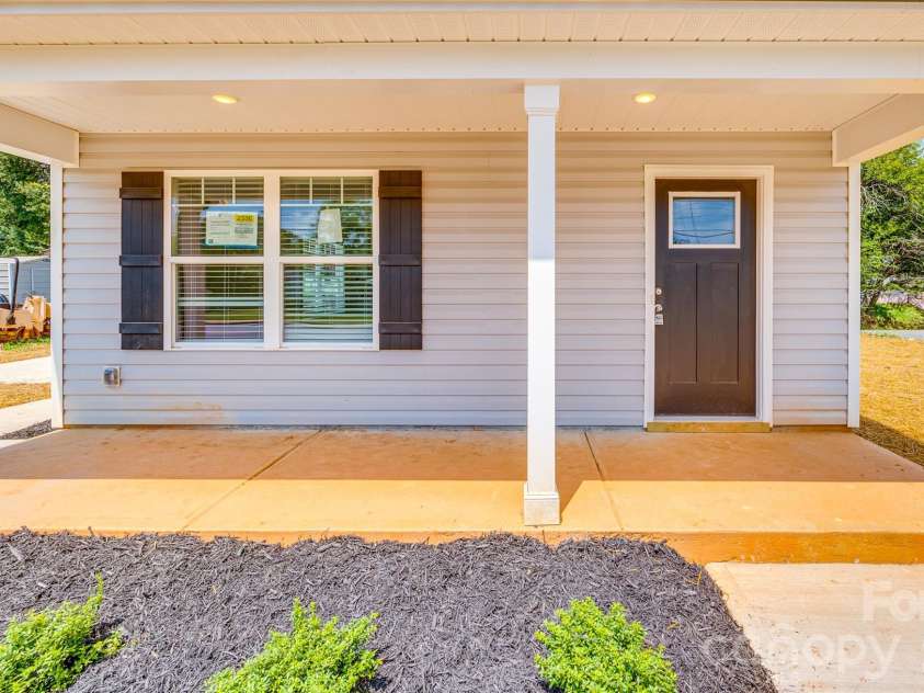 2336 West Boulevard, Charlotte, NC 28208.  MLS# CAR4433409, YatesRealty ID 56044. 