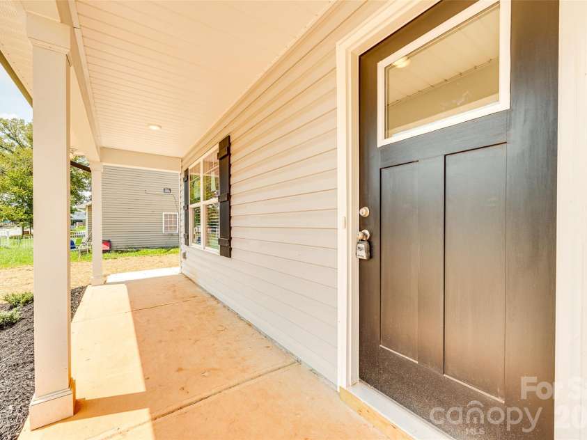 2336 West Boulevard, Charlotte, NC 28208.  MLS# CAR4433409, YatesRealty ID 56044. 