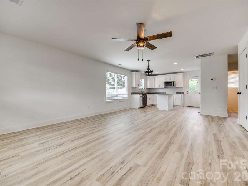 2336 West Boulevard, Charlotte, NC 28208.  MLS# CAR4433409, YatesRealty ID 56044. 