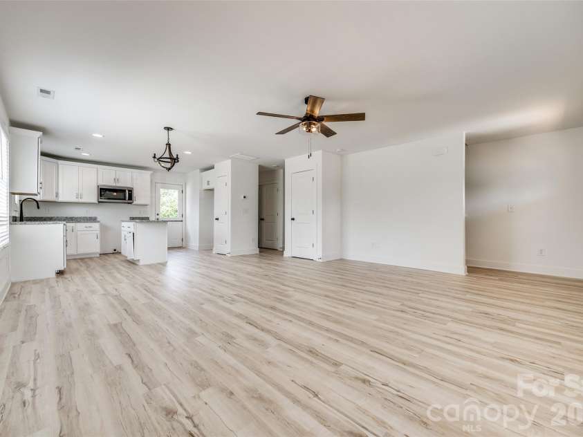 2336 West Boulevard, Charlotte, NC 28208.  MLS# CAR4433409, YatesRealty ID 56044. 