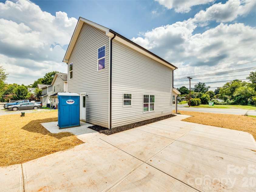 2336 West Boulevard, Charlotte, NC 28208.  MLS# CAR4433409, YatesRealty ID 56044. 