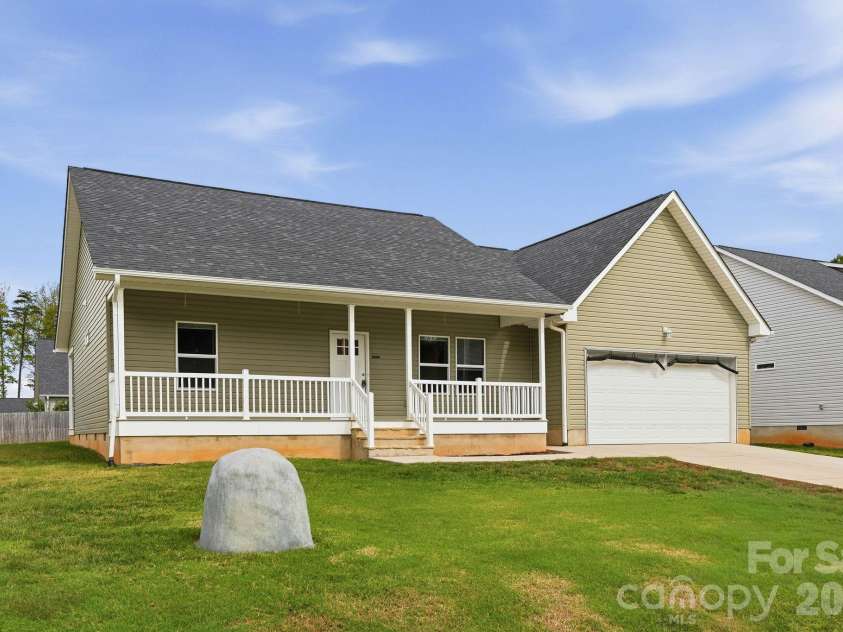 7667 Sarah Drive, Denver, NC 28037.  MLS# CAR4433380, YatesRealty ID 56045. 
