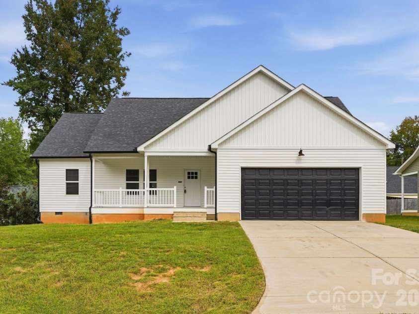 7659 Sarah Drive, Denver, NC 28037.  MLS# CAR4433456, YatesRealty ID 56046. 