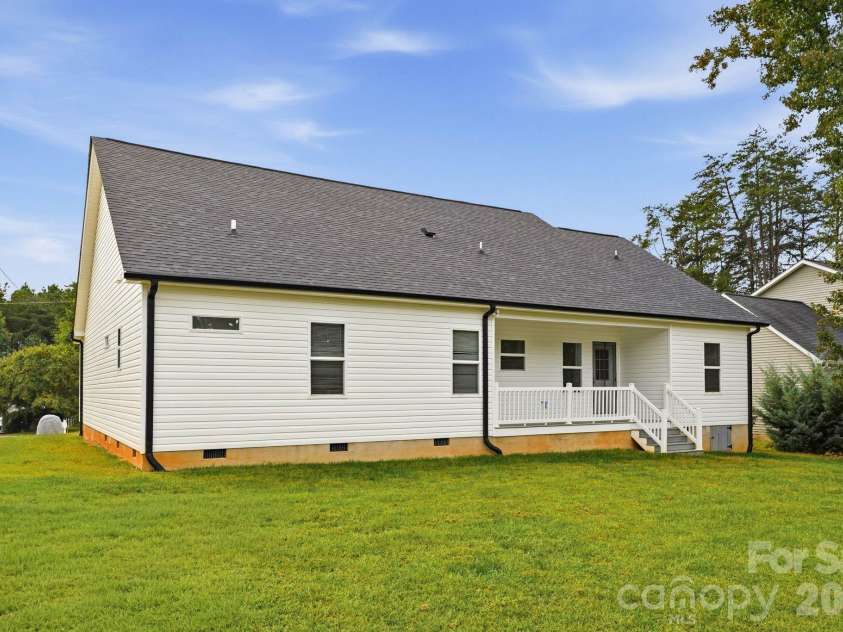 7659 Sarah Drive, Denver, NC 28037.  MLS# CAR4433456, YatesRealty ID 56046. 